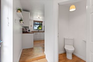 Guest WC- click for photo gallery